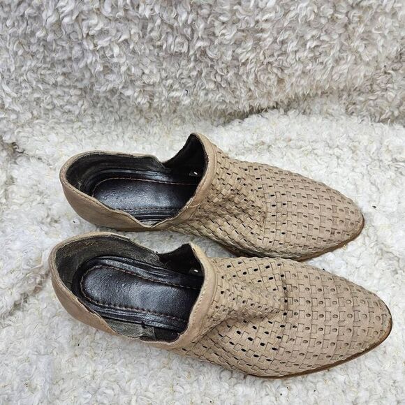 Very Volatile Veracruz Leather Woven Ankle Boots Booties sz 8 - Picture 2 of 8